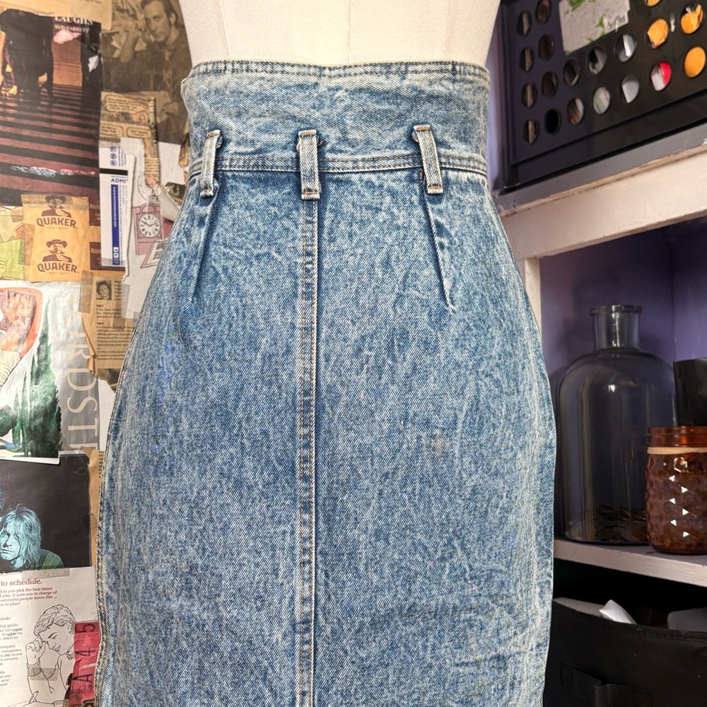 Vintage Acid Wash High-Waisted Denim Midi Skirt - Picture 5 of 9